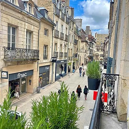 Alfred - Appart-hotel - - Centre Historique 4*